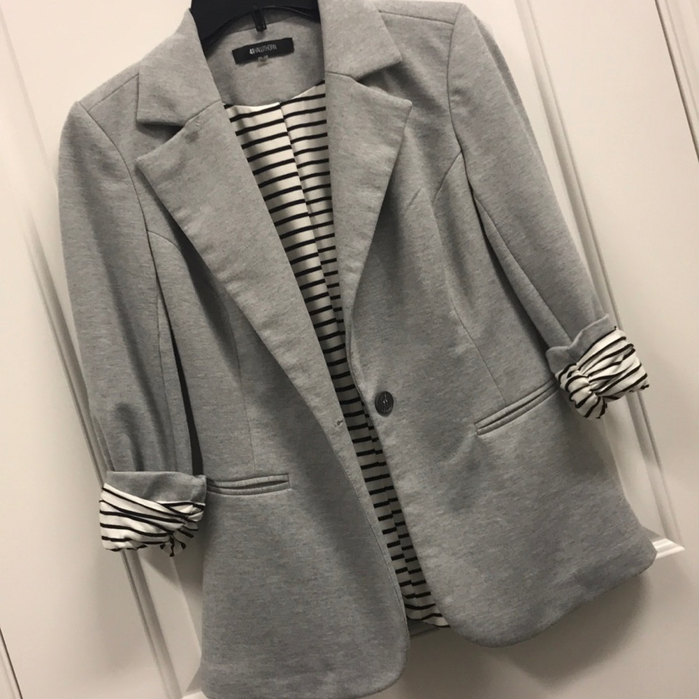 Trendy gray blazer with striped accent